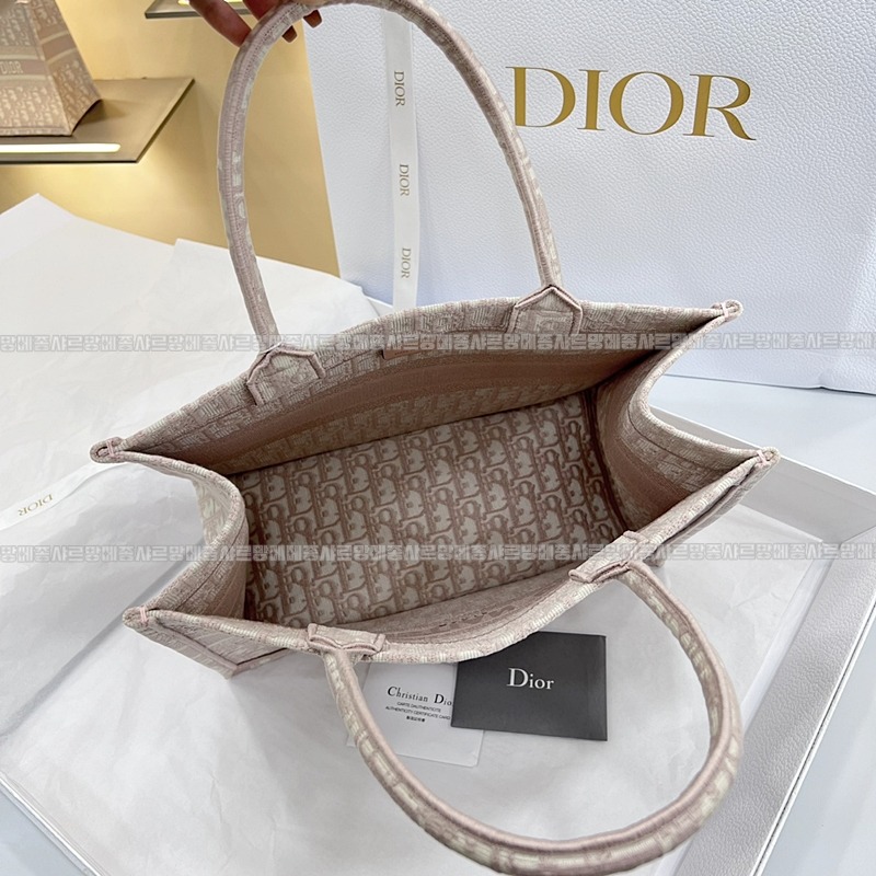 디올북토트백미디움  20260325-171802-006루.jpg