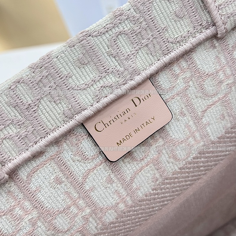 디올북토트백미디움  20260325-171802-007루.jpg