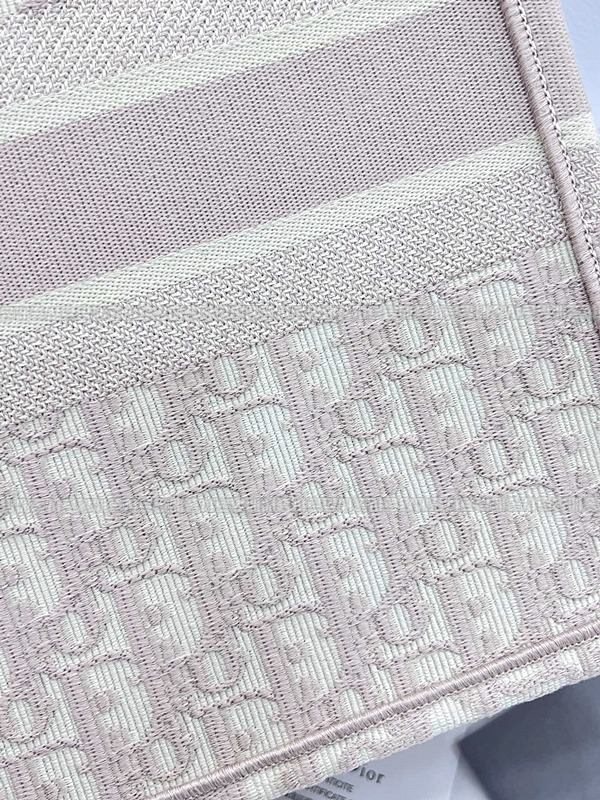 디올북토트백미디움  20260325-171803-010루.jpg