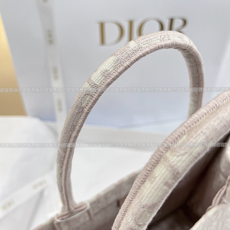 디올북토트백미디움  20260325-171803-013루.jpg