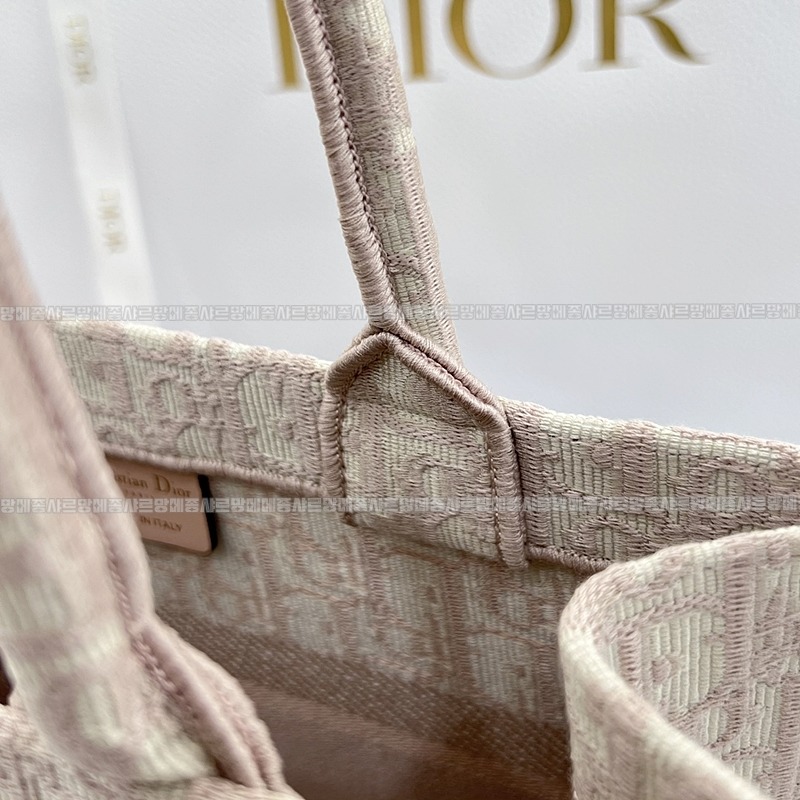 디올북토트백미디움  20260325-171804-015루.jpg