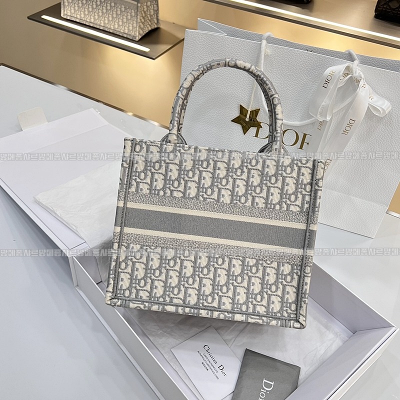 디올북토트백스몰20260326-100029-002루.jpg