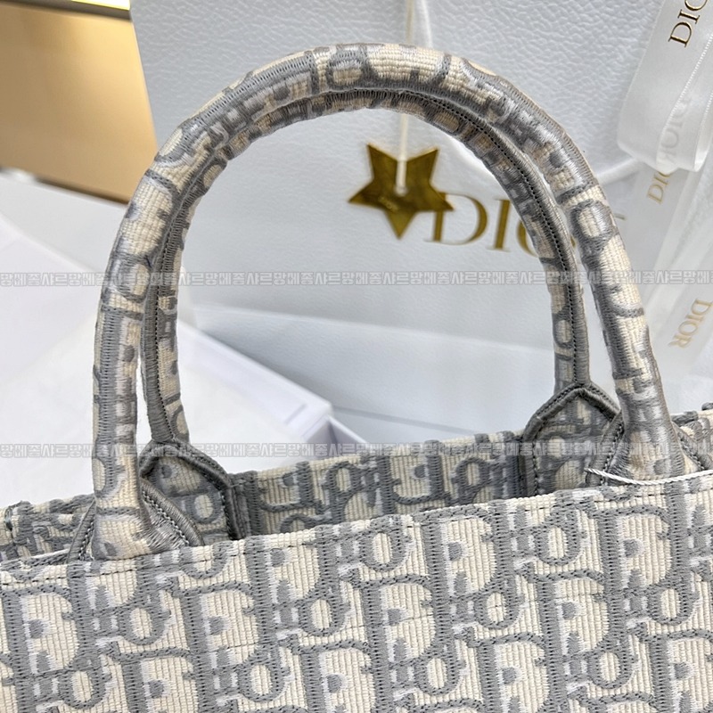 디올북토트백스몰20260326-100030-008루.jpg