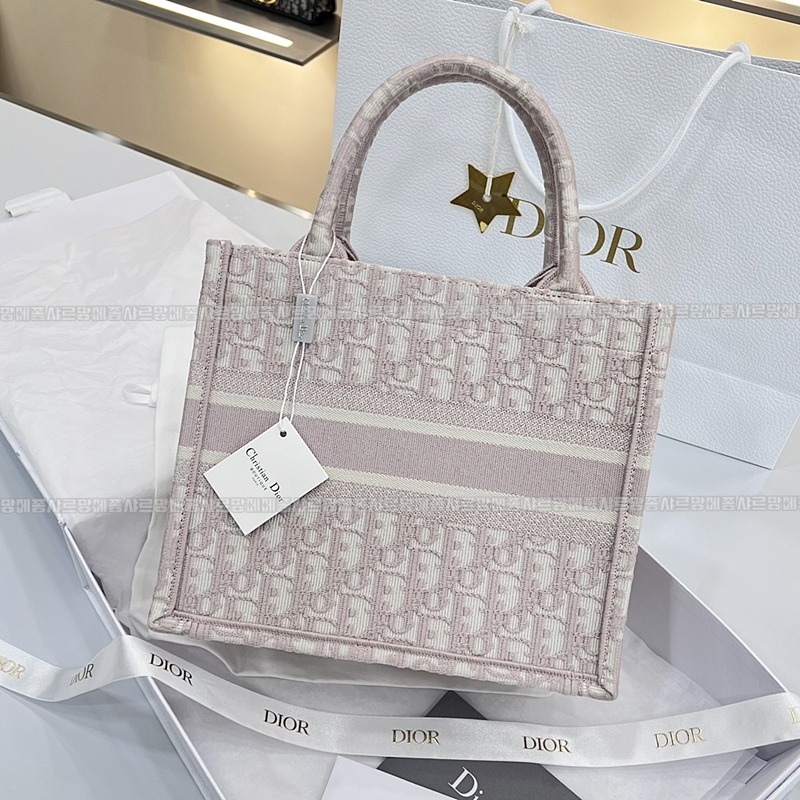 디올북토트백스몰20260326-100419-002루.jpg
