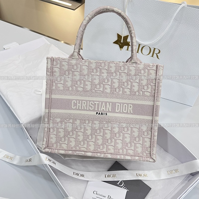 디올북토트백스몰20260326-100419-001루.jpg