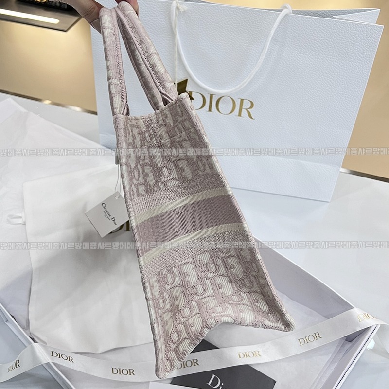 디올북토트백스몰20260326-100419-003루.jpg