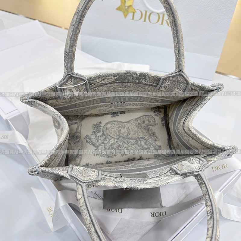 디올북토트백스몰20260326-100704-006루.jpg
