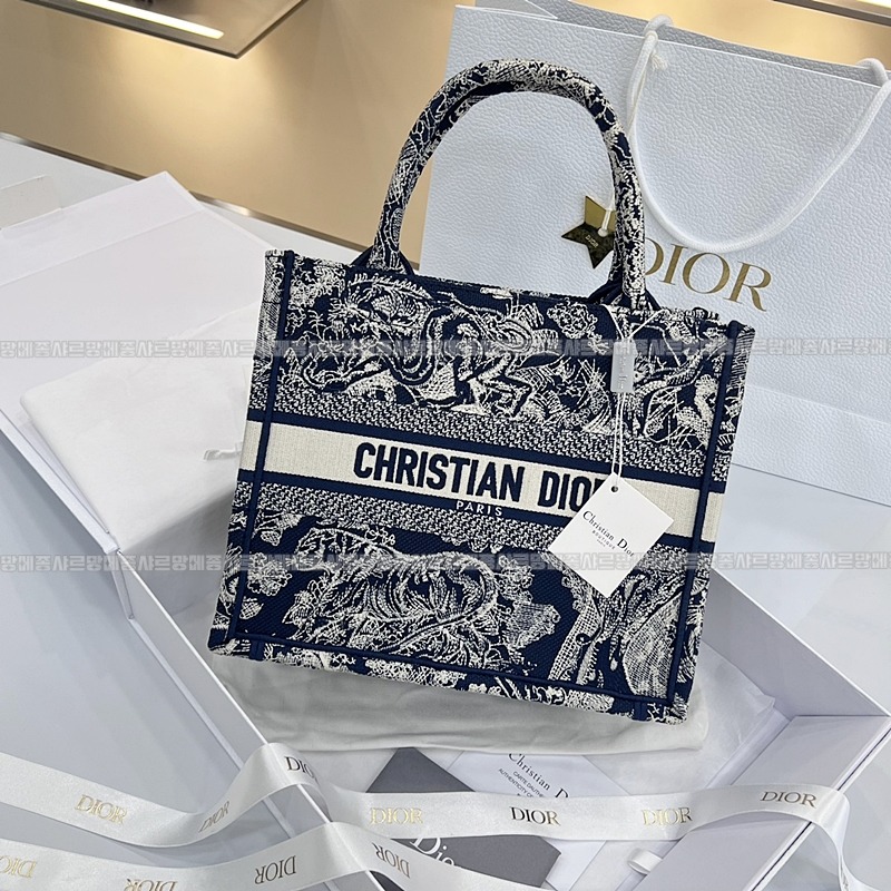 디올북토트백스몰20260326-101027-001루.jpg
