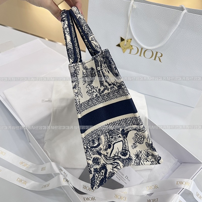 디올북토트백스몰20260326-101249-003루.jpg