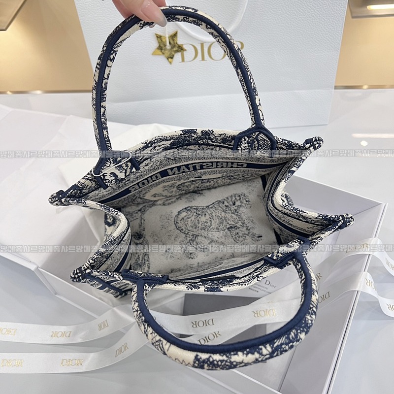 디올북토트백스몰20260326-101249-006루.jpg