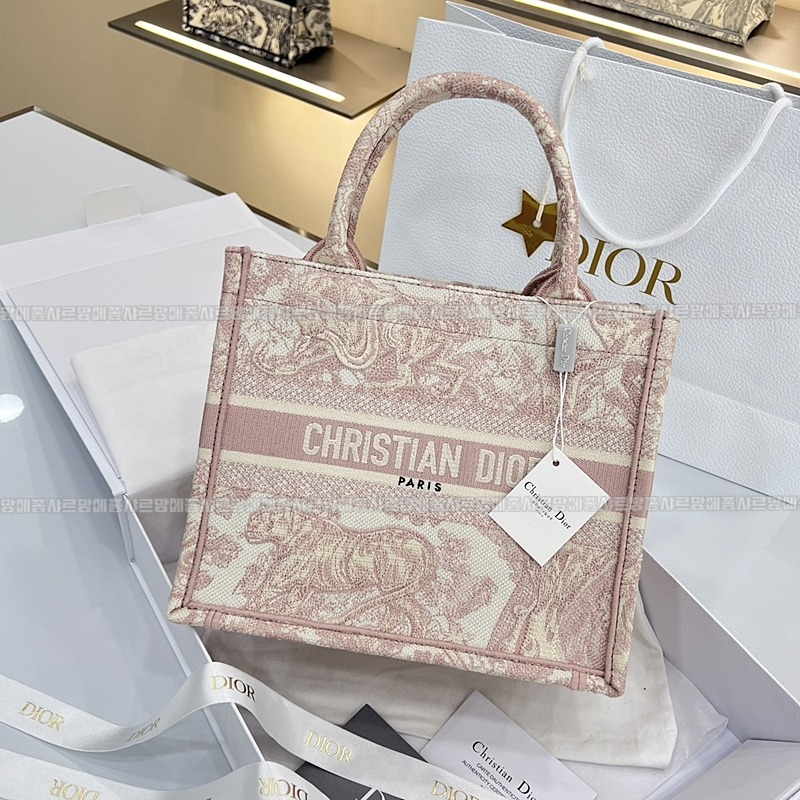 디올북토트백스몰20260326-101516-001루.jpg