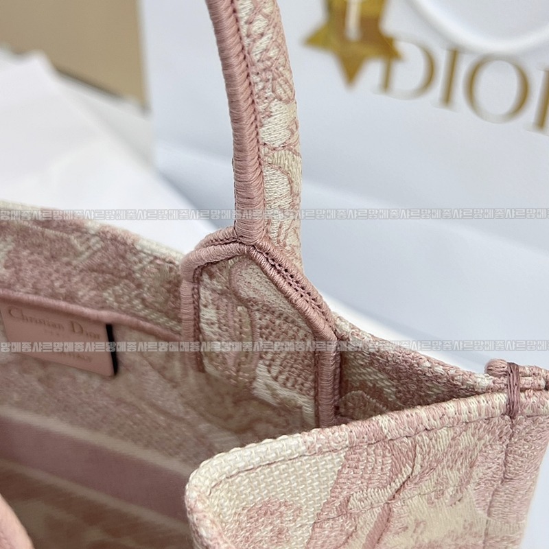 디올북토트백스몰20260326-101519-016루.jpg