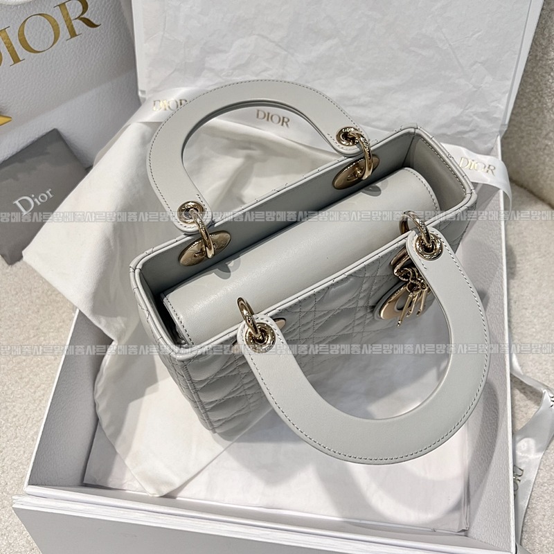 디올레이디미디움백20260327-143036-005루.jpg