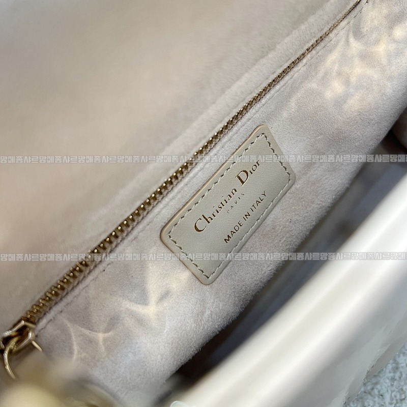 디올레이디미디움백20260327-143533-009루.jpg