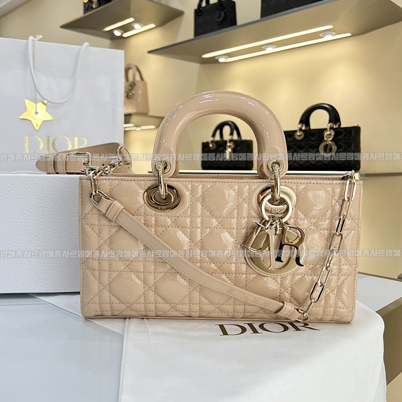 디올레이디미디움백20260328-100058-001루.jpg