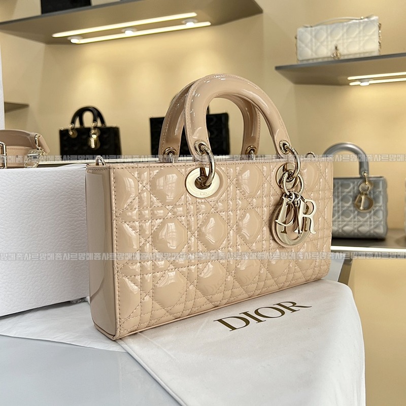 디올레이디미디움백20260328-100058-003루.jpg