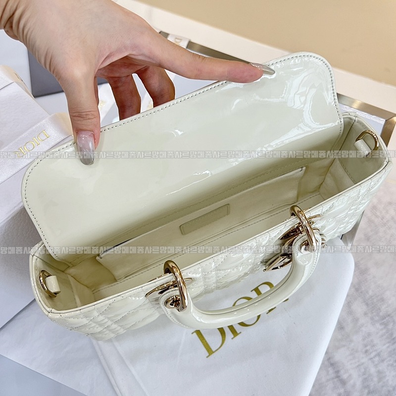 디올레이디미디움백20260328-100338-005루.jpg