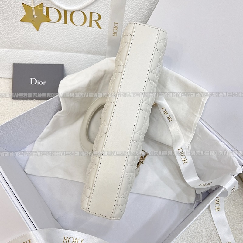 디올레이디미디움백20260328-101301-004루.jpg