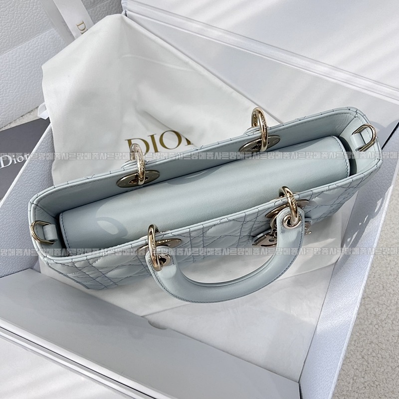 디올레이디미디움백20260328-102121-006루.jpg