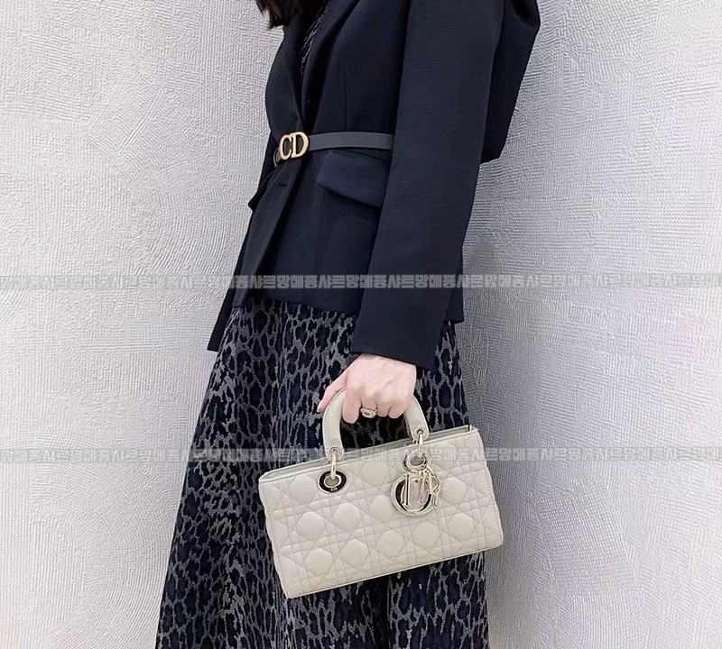 디올레이디미디움백20260328-102418-022루.jpg