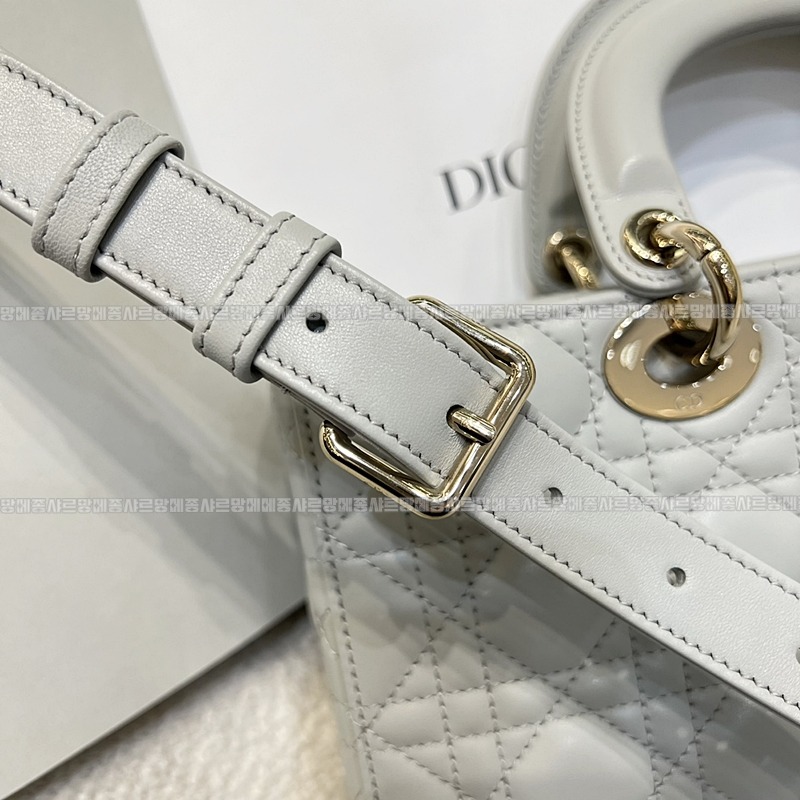 디올레이디미디움백20260328-110112-014루.jpg