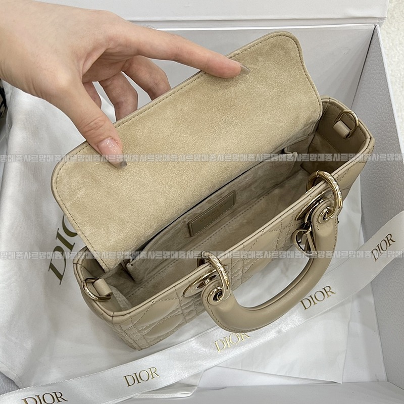 디올레이디디조이백스몰백  20260328-135344-007루.jpg