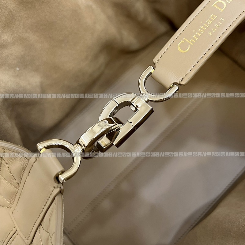 디올뚜주흐토트백  20260329-101816-014루.jpg