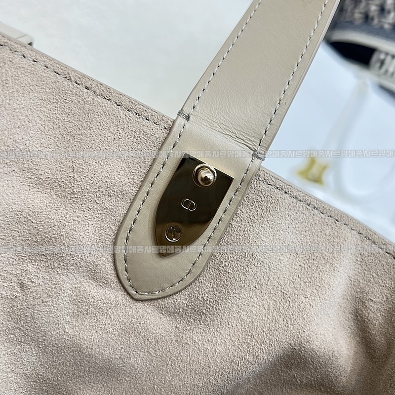 디올뚜주흐토트백  20260329-102240-015루.jpg