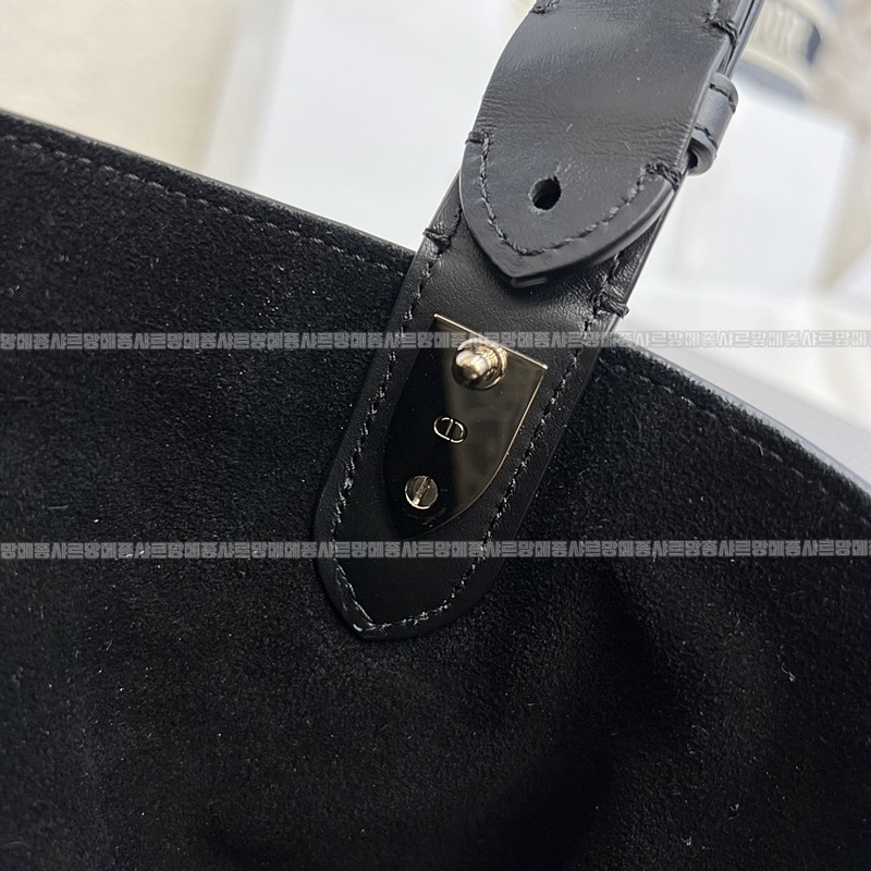 디올뚜주흐토트백  20260329-102631-015루.jpg