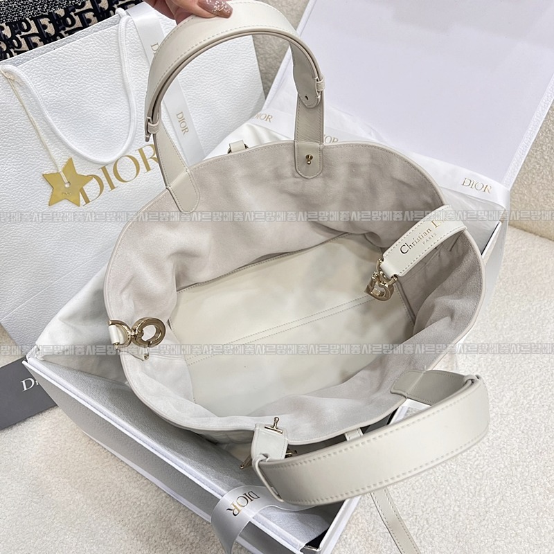 디올뚜주흐토트백  20260329-102909-007루.jpg