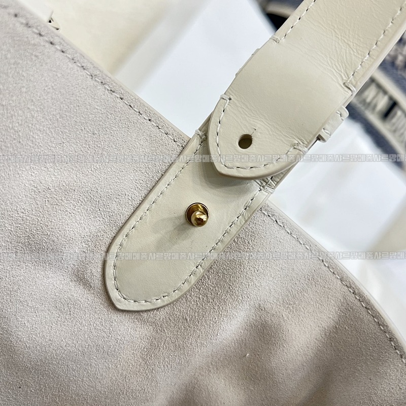 디올뚜주흐토트백  20260329-102910-011루.jpg