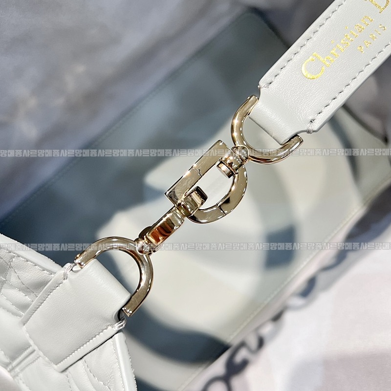 디올뚜주흐토트백  20260329-103141-007루.jpg