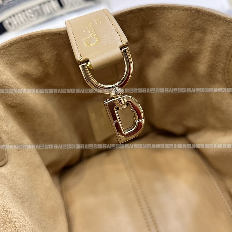 디올뚜주흐토트백스몰  20260329-105034-012루.jpg