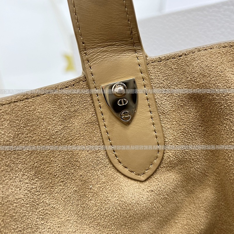 디올뚜주흐토트백스몰  20260329-105035-015루.jpg