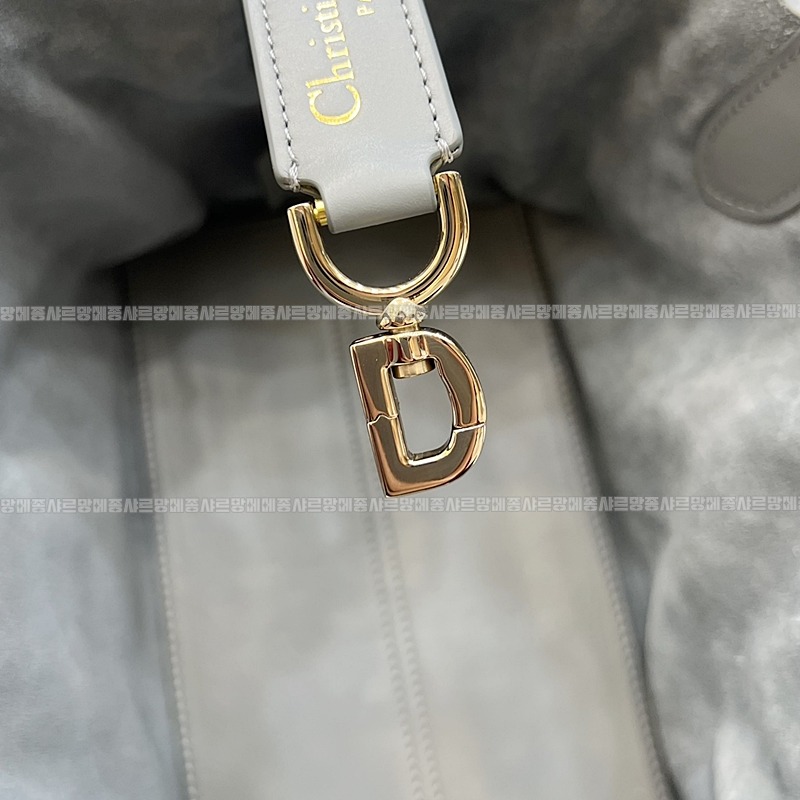 디올뚜주흐토트백스몰  20260329-105411-015루.jpg