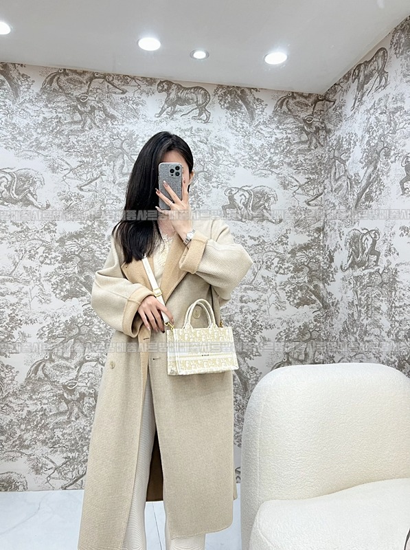 디올북토트백스몰  20260329-112609-024루.jpg