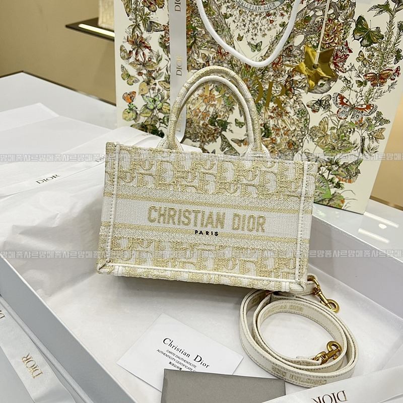 디올북토트백스몰  20260329-112606-001루.jpg