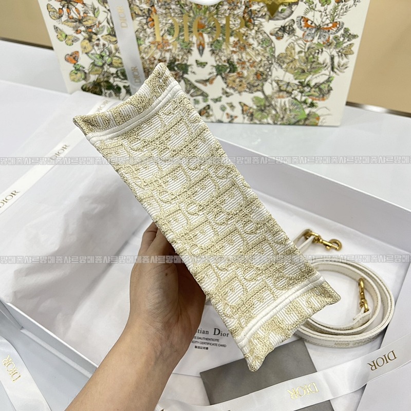 디올북토트백스몰  20260329-112606-005루.jpg