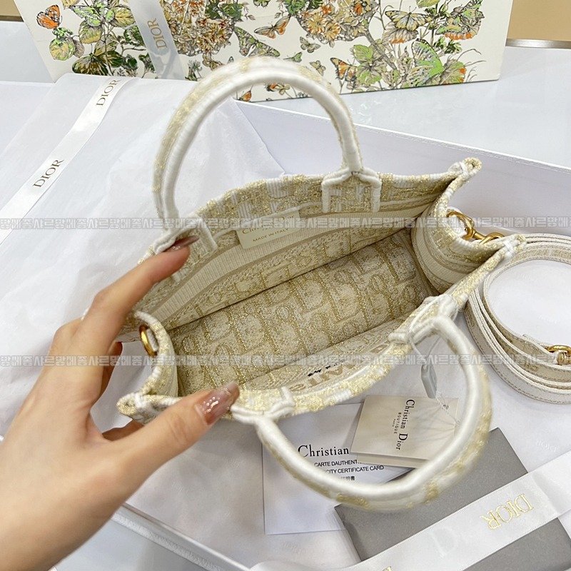 디올북토트백스몰  20260329-112607-007루.jpg