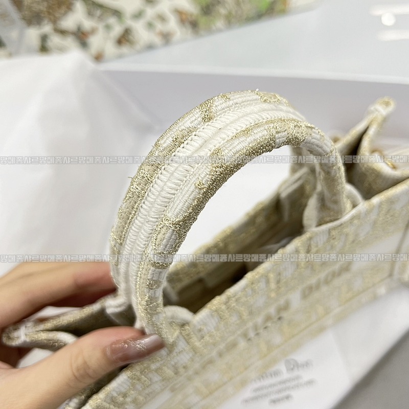 디올북토트백스몰  20260329-112607-010루.jpg