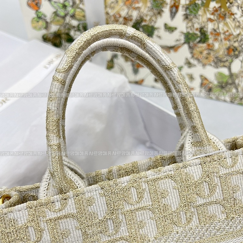 디올북토트백스몰  20260329-112607-009루.jpg