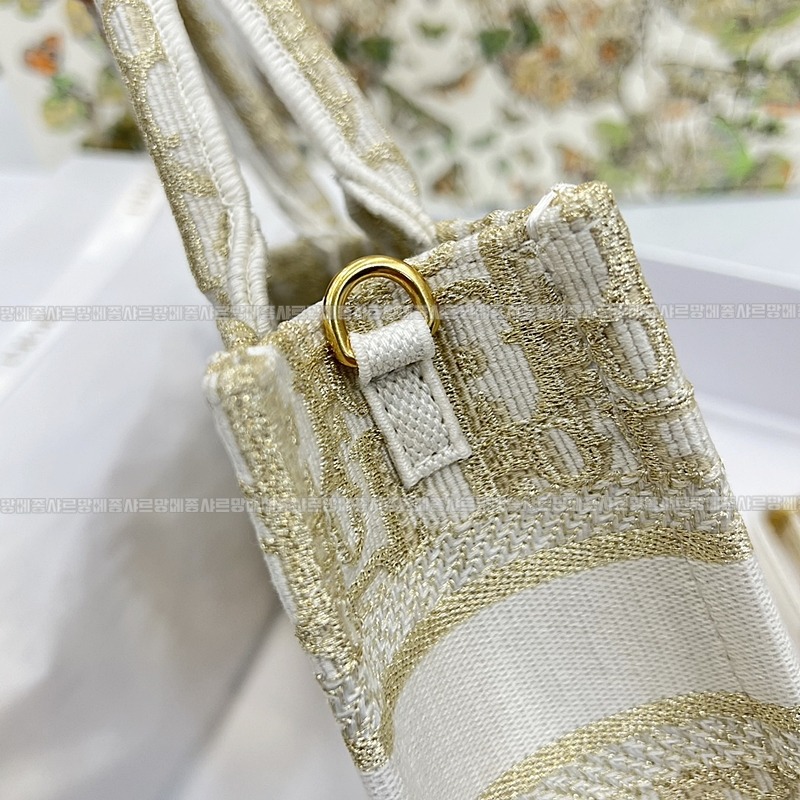 디올북토트백스몰  20260329-112607-012루.jpg