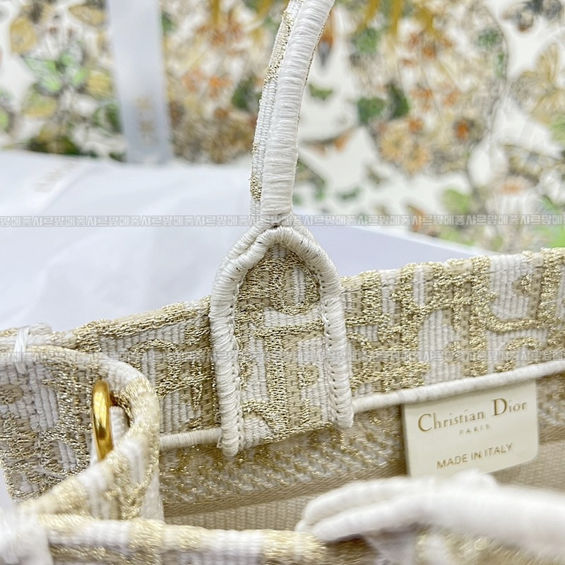 디올북토트백스몰  20260329-112607-011루.jpg