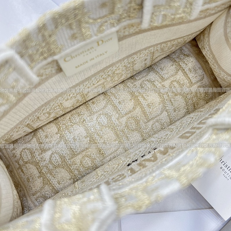 디올북토트백스몰  20260329-112607-013루.jpg