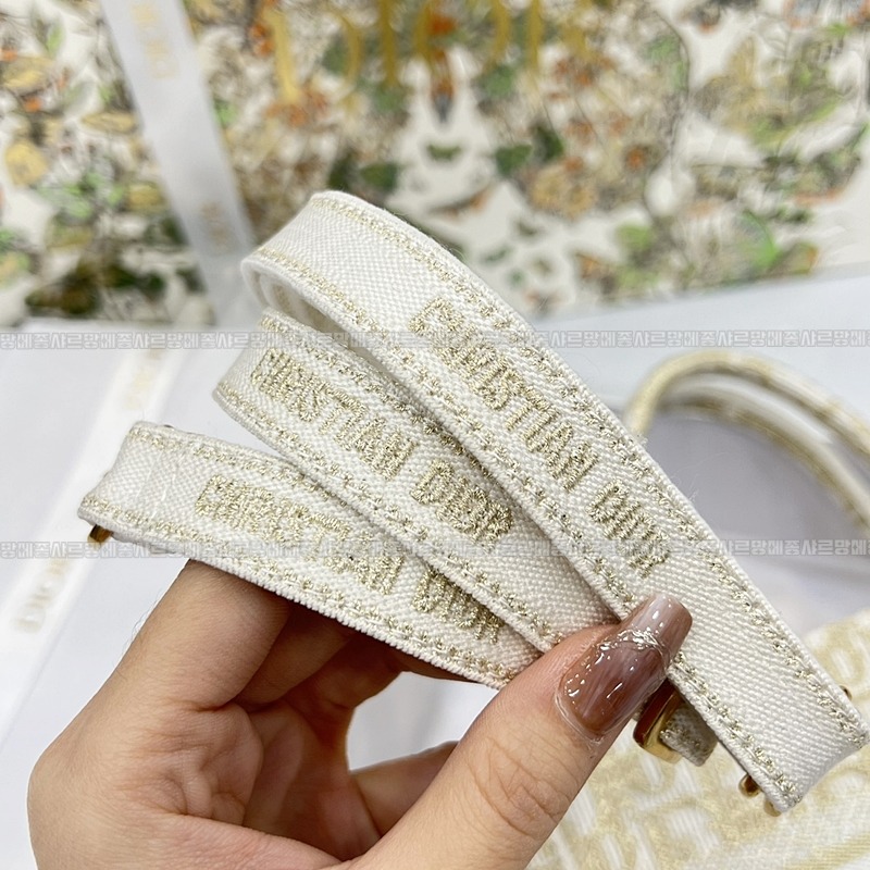 디올북토트백스몰  20260329-112608-014루.jpg