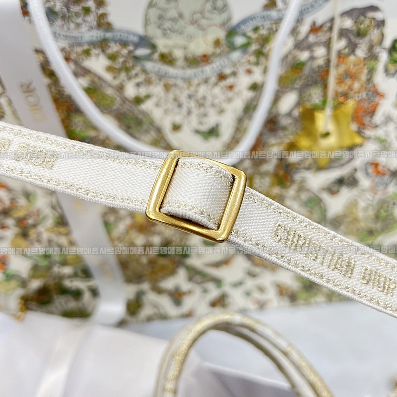 디올북토트백스몰  20260329-112608-015루.jpg