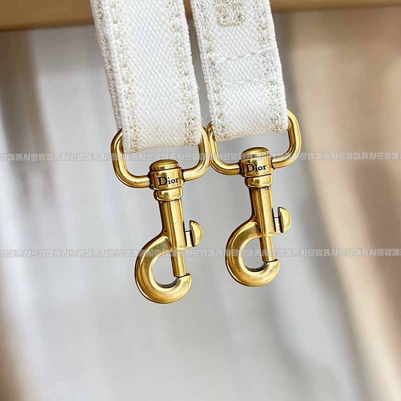 디올북토트백스몰  20260329-112608-016루.jpg