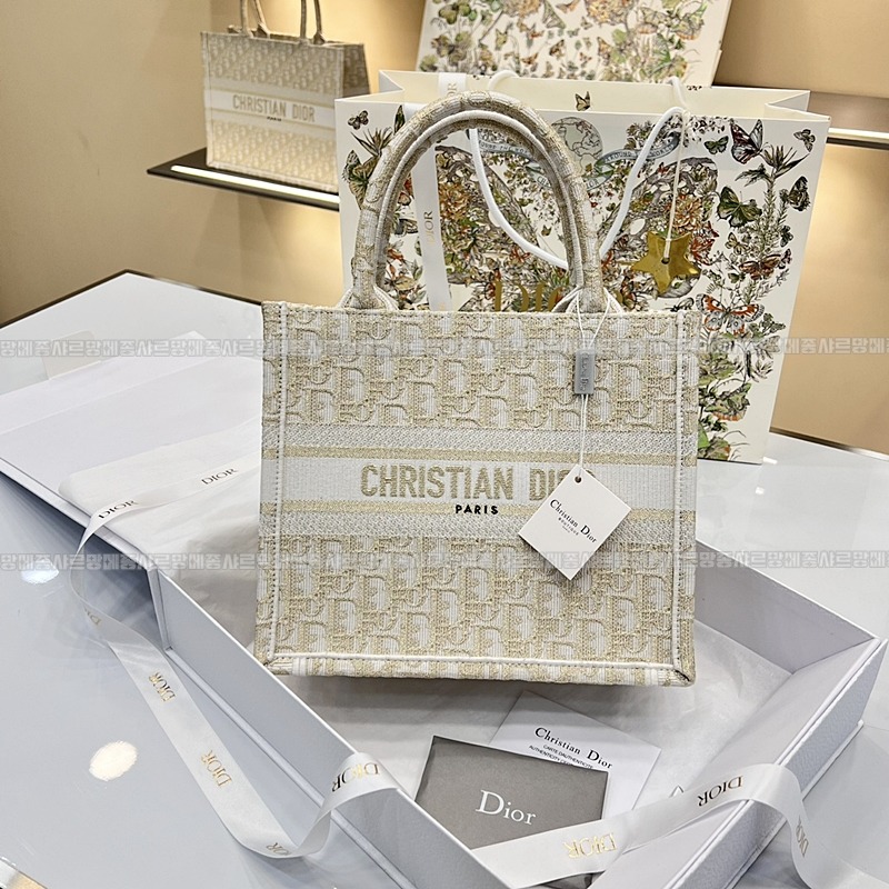 디올북토트백미디움  20260329-113703-001루.jpg