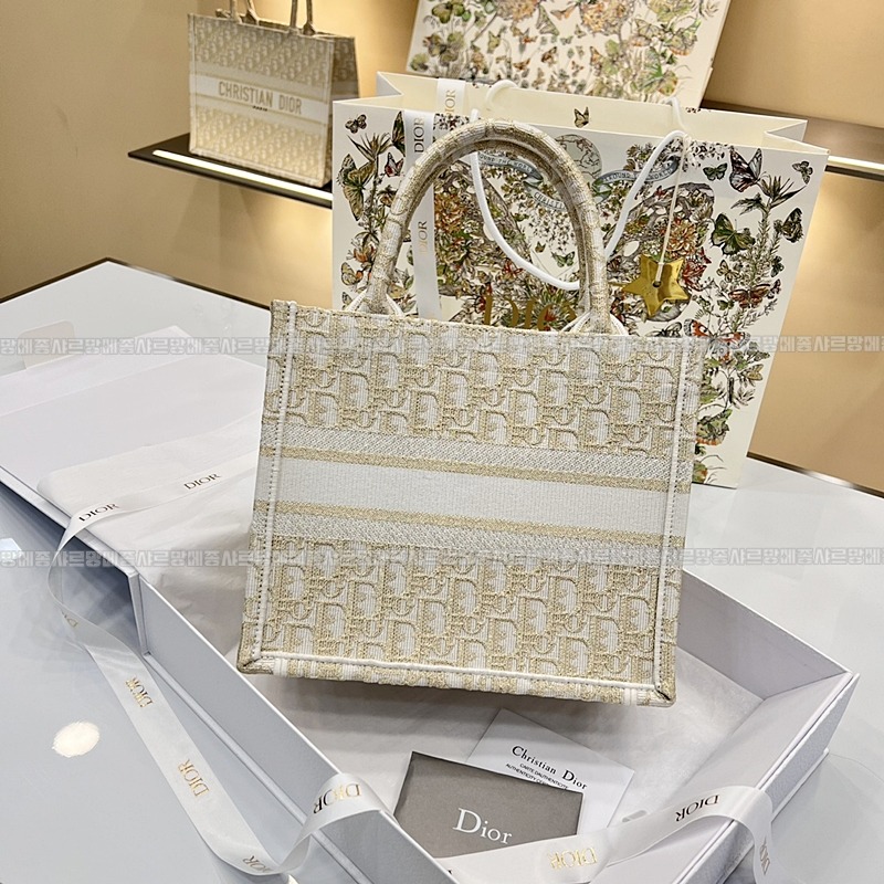 디올북토트백미디움  20260329-113703-002루.jpg