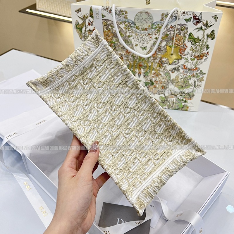 디올북토트백미디움  20260329-113703-004루.jpg